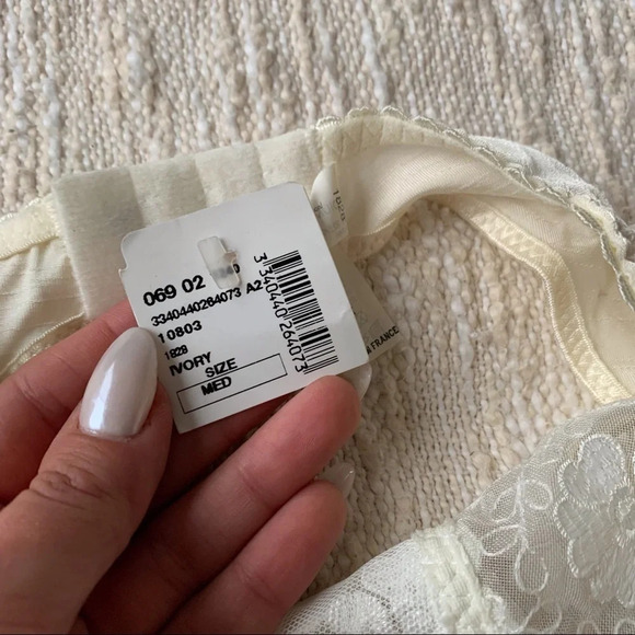 NWT Chantelle Ivory Garter Belt - Picture 3 of 5